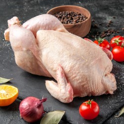 Kurczak ekologiczny cała tusza na desce