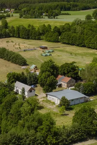 Widok na farmę pastwiskowe z lotu ptaka